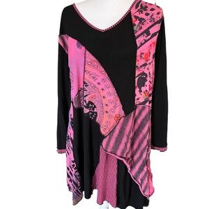 Black & Pink Patterned V-Neck Women's Top